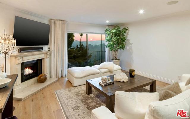 2385 Roscomare Rd #D3, Los Angeles, CA 90077