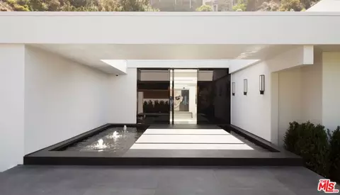 Undisclosed, Los Angeles, CA 90069