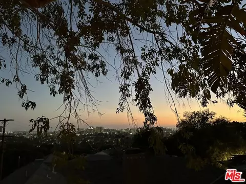 3940 Prospect Ave, Los Angeles, CA 90027