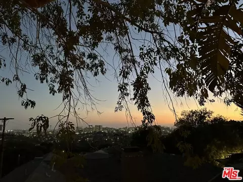 3940 Prospect Ave, Los Angeles, CA 90027