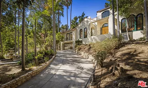 2586 Aberdeen Ave, Los Angeles, CA 90027