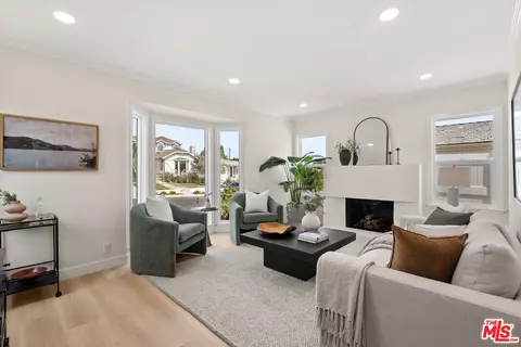 7820 Airlane Ave, Los Angeles, CA 90045