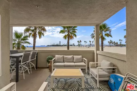 Exterior - 1000 E Ocean Blvd #104, Long Beach, CA 90802 photo 3 of 7