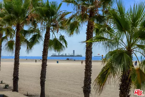 View/Area - 1000 E Ocean Blvd #104, Long Beach, CA 90802 photo 3 of 5