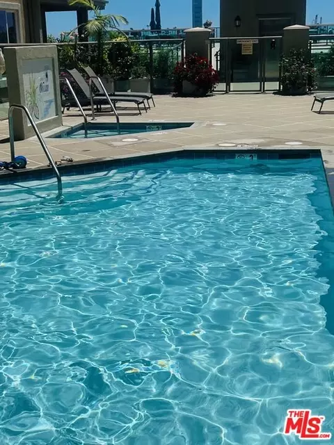 Exterior - 1000 E Ocean Blvd #104, Long Beach, CA 90802 photo 7 of 7