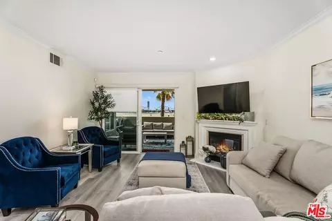 Living - 1000 E Ocean Blvd #104, Long Beach, CA 90802 photo 4 of 6