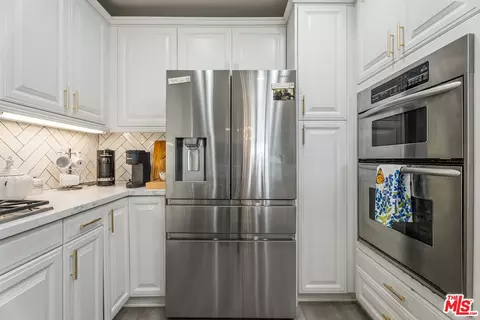Kitchen - 1000 E Ocean Blvd #104, Long Beach, CA 90802 photo 2 of 6