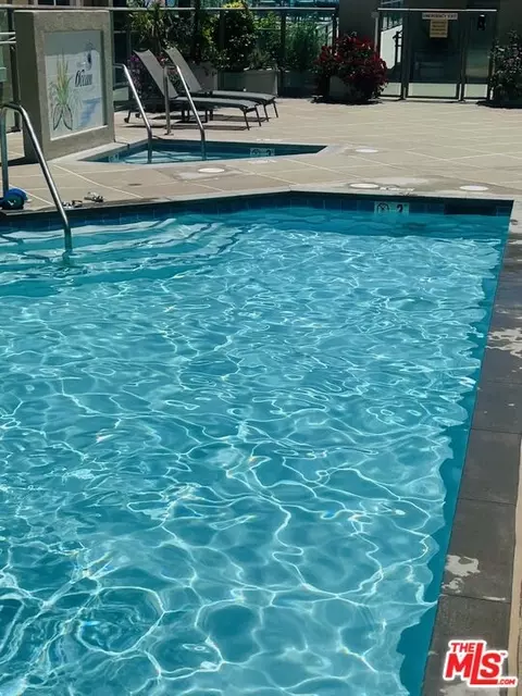Exterior - 1000 E Ocean Blvd #104, Long Beach, CA 90802 photo 6 of 7