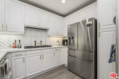 Kitchen - 1000 E Ocean Blvd #104, Long Beach, CA 90802 photo 5 of 6