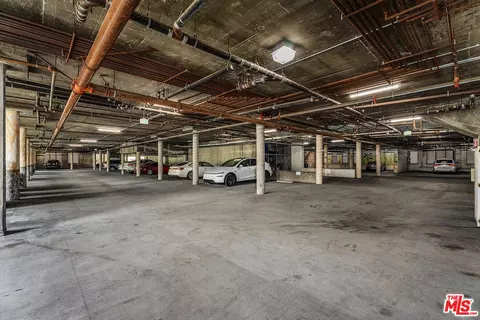 Exterior - 1000 E Ocean Blvd #104, Long Beach, CA 90802 photo 4 of 7