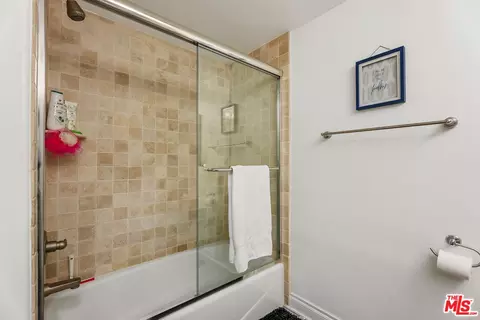 Bath - 1000 E Ocean Blvd #104, Long Beach, CA 90802 photo 2 of 4