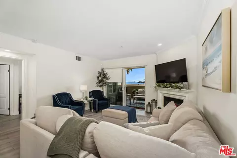 Living - 1000 E Ocean Blvd #104, Long Beach, CA 90802 photo 6 of 6