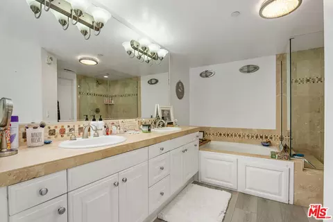 Bath - 1000 E Ocean Blvd #104, Long Beach, CA 90802 photo 3 of 4
