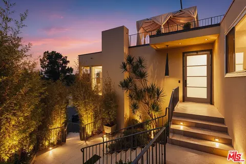 8715 Sunset Plaza Ter, Los Angeles, CA 90069