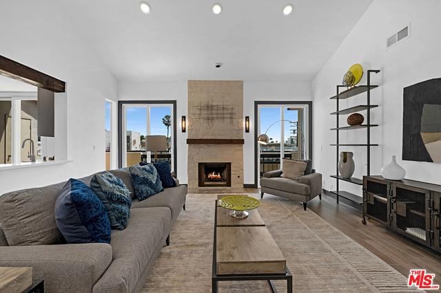 723 Westmount Dr #305, West Hollywood, CA 90069