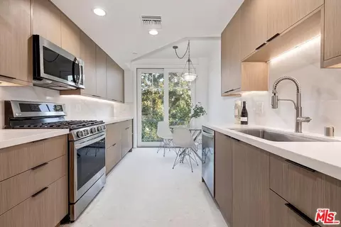 430 N Oakhurst Dr #202, Beverly Hills, CA 90210