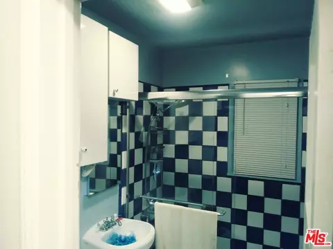 Bath - 413 N Broadacres Ave, Compton, CA 90220 photo 3 of 3