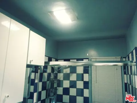 Bath - 413 N Broadacres Ave, Compton, CA 90220 photo 2 of 3