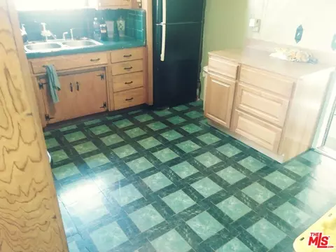 Kitchen - 413 N Broadacres Ave, Compton, CA 90220 photo 4 of 4