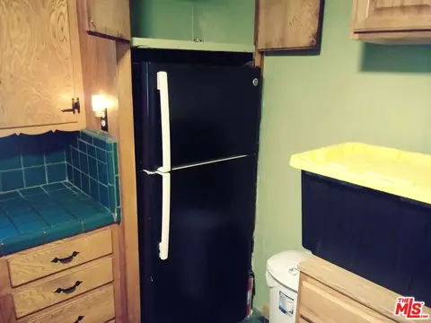 Kitchen - 413 N Broadacres Ave, Compton, CA 90220 photo 3 of 4