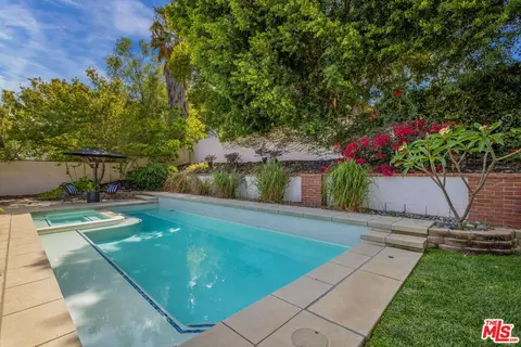 19051 Brasilia Dr, Los Angeles, CA 91326