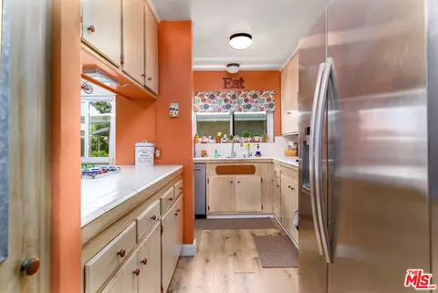 Kitchen - 1901 Peyton Ave #N, Burbank, CA 91504 photo 1 of 3