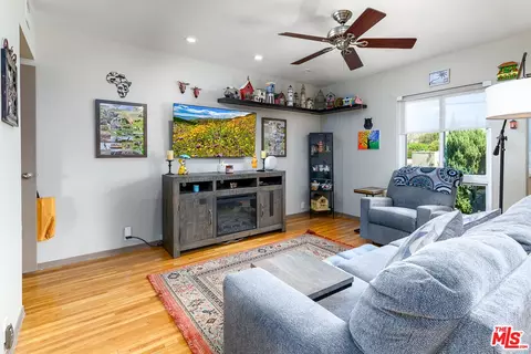 Living - 1901 Peyton Ave #N, Burbank, CA 91504 photo 2 of 2