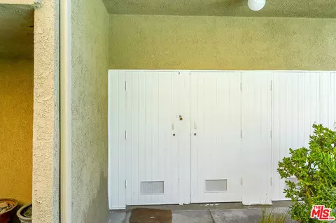Exterior - 1901 Peyton Ave #N, Burbank, CA 91504 photo 7 of 8
