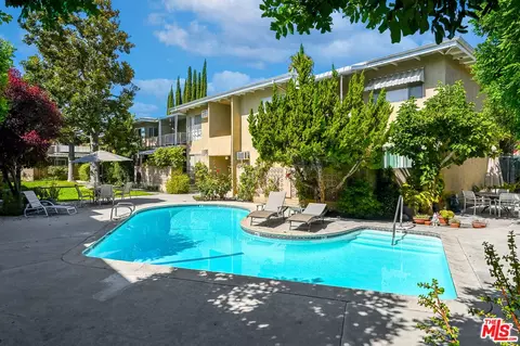 Exterior - 1901 Peyton Ave #N, Burbank, CA 91504 photo 4 of 8