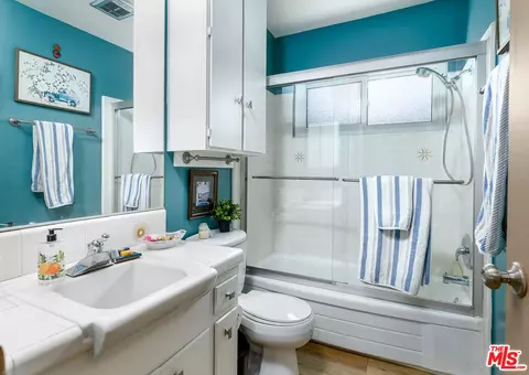 Bath - 1901 Peyton Ave #N, Burbank, CA 91504 photo 1 of 2