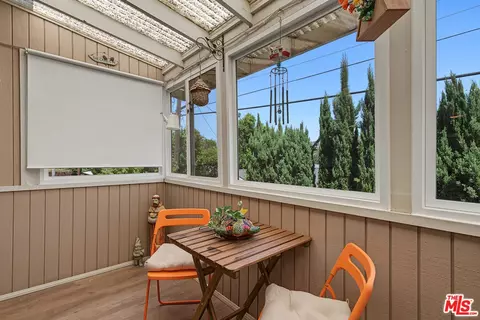Exterior - 1901 Peyton Ave #N, Burbank, CA 91504 photo 5 of 8