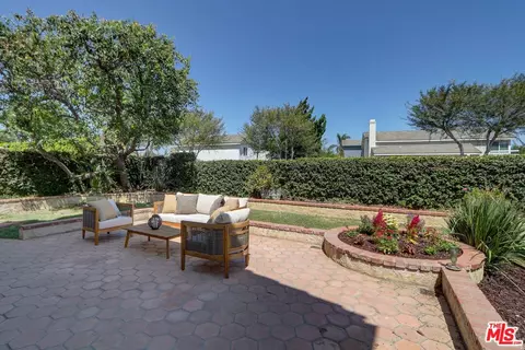Exterior - 12419 Willow Hill Dr, Moorpark, CA 93021 photo 2 of 7