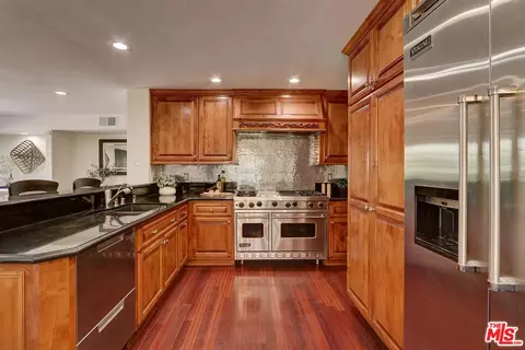 Kitchen - 12419 Willow Hill Dr, Moorpark, CA 93021 photo 3 of 4