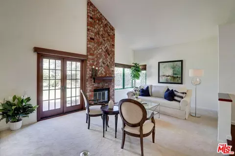 Living - 12419 Willow Hill Dr, Moorpark, CA 93021 photo 2 of 5