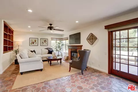 Living - 12419 Willow Hill Dr, Moorpark, CA 93021 photo 4 of 5