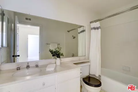 Bath - 12419 Willow Hill Dr, Moorpark, CA 93021 photo 5 of 5