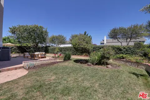 Exterior - 12419 Willow Hill Dr, Moorpark, CA 93021 photo 5 of 7