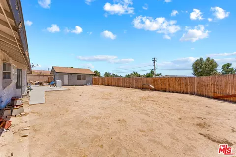 Exterior - 15361 Mondamon Rd, Apple Valley, CA 92307 photo 8 of 10