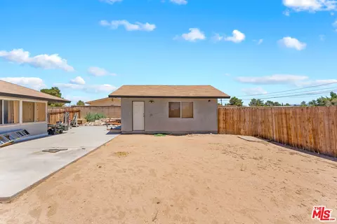 Exterior - 15361 Mondamon Rd, Apple Valley, CA 92307 photo 9 of 10