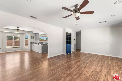 Living - 15361 Mondamon Rd, Apple Valley, CA 92307 photo 5 of 8