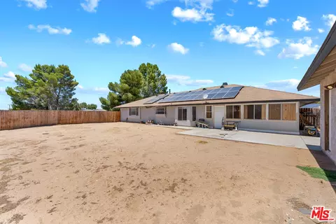 Exterior - 15361 Mondamon Rd, Apple Valley, CA 92307 photo 4 of 10
