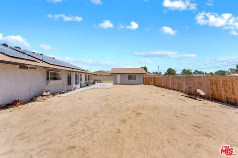 Exterior - 15361 Mondamon Rd, Apple Valley, CA 92307 photo 7 of 10