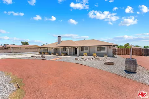 Exterior - 15361 Mondamon Rd, Apple Valley, CA 92307 photo 3 of 10