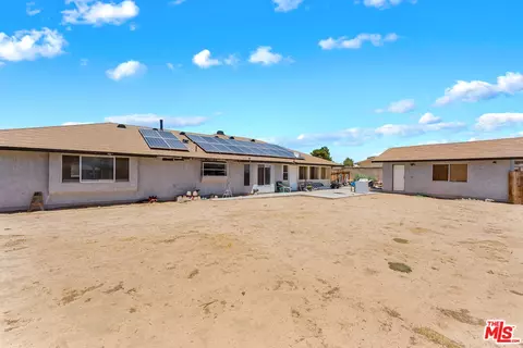 Exterior - 15361 Mondamon Rd, Apple Valley, CA 92307 photo 6 of 10