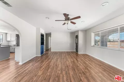 Living - 15361 Mondamon Rd, Apple Valley, CA 92307 photo 4 of 8