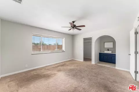 Bedroom - 15361 Mondamon Rd, Apple Valley, CA 92307 photo 7 of 9