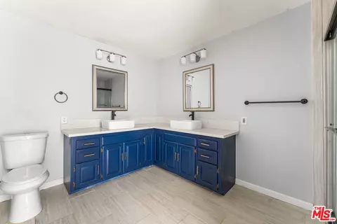 Bath - 15361 Mondamon Rd, Apple Valley, CA 92307 photo 4 of 5