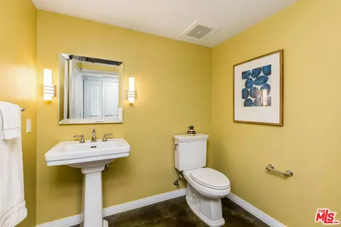 Bath - 125 N Raymond Ave #412, Pasadena, CA 91103 photo 1 of 2