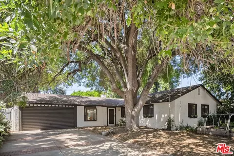 22245 Leadwell St, Canoga Park, CA 91303