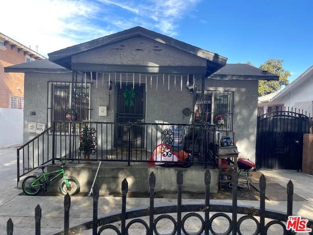 915 E 76th Pl, Los Angeles, CA 90001